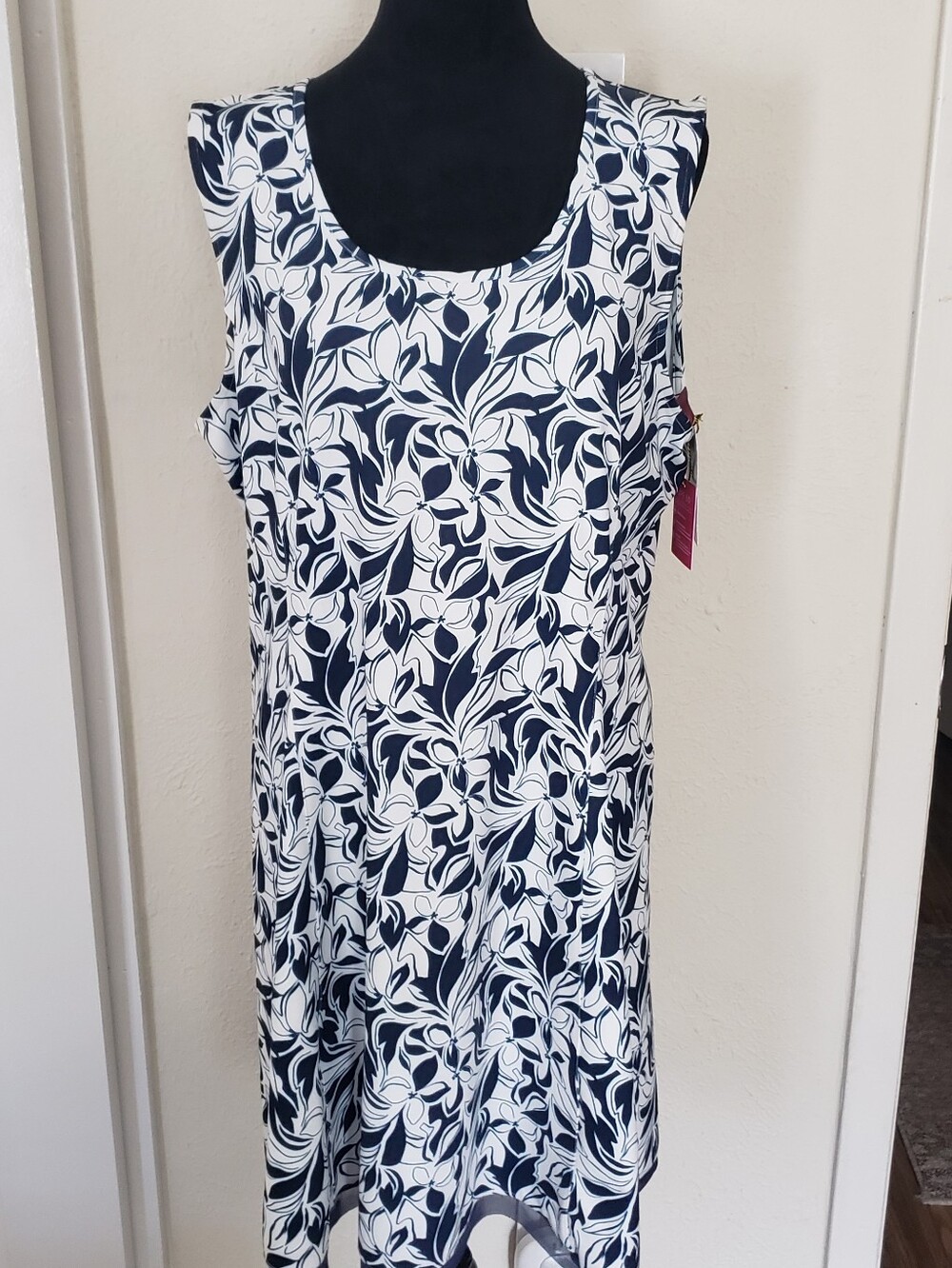 Stella Parker Navy & White Floral Sleeveless Golf/Tennis Dress With SP 50